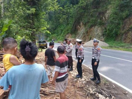 Honda Beat Tabrak Truk di Pacitan, Mahasiswi Asal Kebonagung Tewas Foto BeritaJatim.com