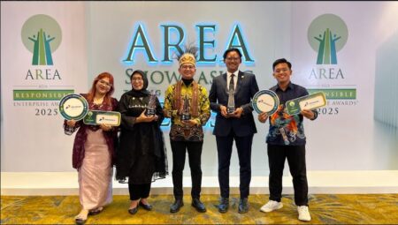 Konsisten Berkontribusi Positif dan Berkelanjutan, Regional Indonesia Timur Subholding Upstream Pertamina Diganjar Penghargaan Internasional Foto BeritaJatim.com