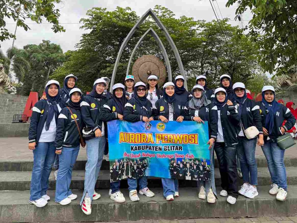 Bukan Cuma Arisan, Perwosi Blitar Serbu Pasar Tradisional Gelorakan Produk Lokal Foto BeritaJatim.com