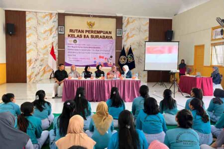 Tim Dosen Unesa Bekali Warga Binaan Rutan Perempuan Kelas II A Surabaya Keterampilan Tata Rias dan Rajut Foto BeritaJatim.com