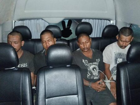 Polres Lamongan Ringkus 7 Pengeroyok Remaja di Telaga Dalur, 4 Tersangka Nyaris Kabur ke Bali Foto BeritaJatim.com