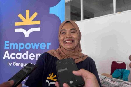 Bahkan, Pemijat Tunanetra Bisa Raup 80 Klien Sebulan Foto BeritaJatim.com