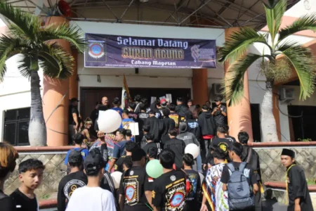 Ribuan Warga PSHW Padati GOR Ki Mageti Magetan Rayakan Suran Agung 2025 Foto BeritaJatim.com