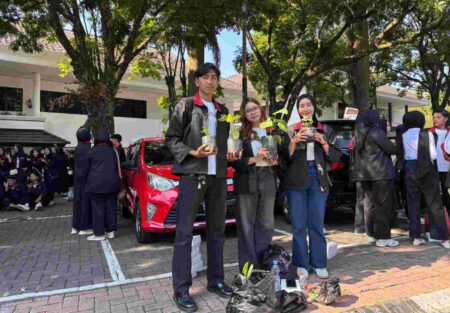 UMM Atasi Krisis Pangan dengan KKN: Pohon di Tangan Ania dan Misi di Pundak Ribuan Mahasiswa Foto BeritaJatim.com