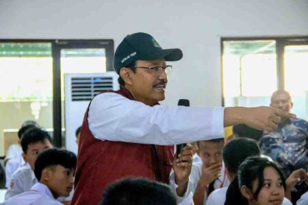 Mensos Gus Ipul Tinjau Sekolah Rakyat Unesa, Pastikan Fasilitas dan Kebutuhan Siswa Terpenuhi Foto BeritaJatim.com