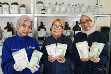 Mahasiswa UM Surabaya Ubah Limbah Rumah Tangga Jadi Masker Alami Bio-Galvera Foto BeritaJatim.com