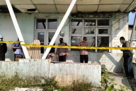 Kakek Tertidur Miring di Teras Rumah Kosong di Magetan, Ternyata Meninggal Foto BeritaJatim.com