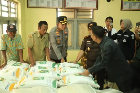 Forkopimda Magetan Pastikan Distribusi Bantuan Beras Tepat Sasaran Foto BeritaJatim.com