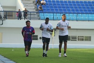 Dua Legiun Asing Persela Lamongan Mulai Gabung Latihan, Tinggal Tunggu Bustos, Dutra, dan Beto Foto BeritaJatim.com