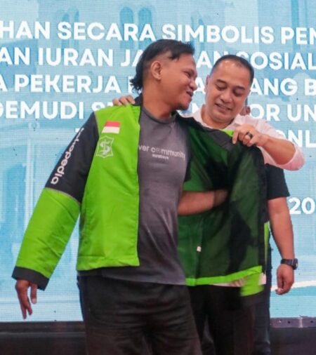 Pemkot Surabaya dan Gojek Luncurkan Perlindungan Sosial untuk Mitra Driver Roda Dua Foto BeritaJatim.com
