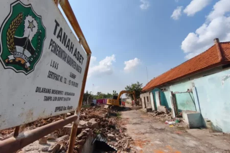 23 Bangunan Liar di Totog Magetan Dibongkar, Bakal Jadi Lahan UMKM Foto BeritaJatim.com