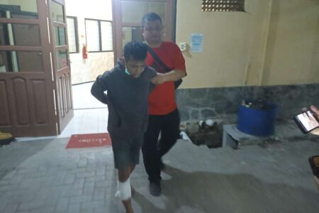 Dor ! Polsek Sukolilo Surabaya Tembak Dua Bandit Curanmor Asal Madura Foto BeritaJatim.com