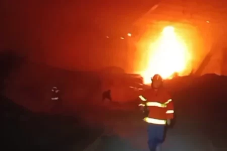 Pabrik Pupuk Petroganik di Ngawi Terbakar, Kerugian Capai Puluhan Juta Foto BeritaJatim.com