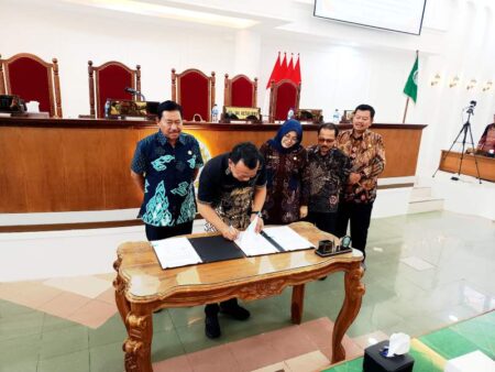 DPRD Ketok P-APBD 2025 Ponorogo, Bahas BPJS hingga Legalitas Tambang Foto BeritaJatim.com