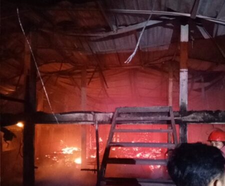 Korsleting Diduga Picu Kebakaran Kandang Ayam di Ponorogo, Kerugian Tembus Rp1,5 Miliar Foto BeritaJatim.com