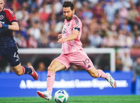Lionel Messi Pemain Pertama Tembus 100 Gol Jarak Jauh Foto BeritaJatim.com