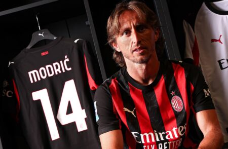 Luka Modric Resmi Gabung AC Milan, Nostalgia dengan Nomor 14 Foto BeritaJatim.com