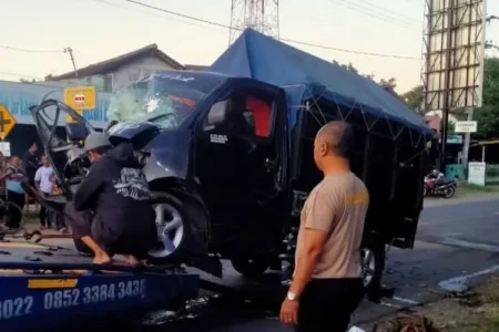 Grand Max Tabrak Pohon di Magetan, Sopir Meninggal Foto BeritaJatim.com