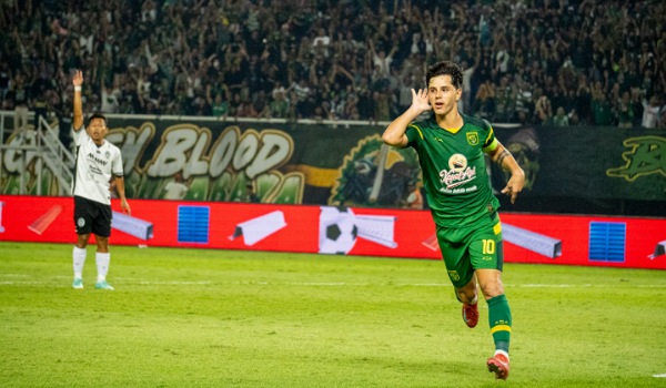 Taklukkan PSS Sleman, Coach Persebaya Puas Dengan Perubahan Performa Pemain Foto BeritaJatim.com