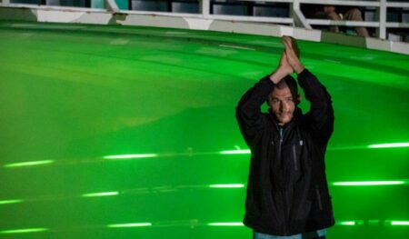 Persebaya Surabaya Resmi Kenalkan Mihailo Perovic sebagai Striker Baru Foto BeritaJatim.com