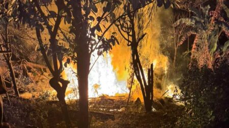 Kebakaran Hanguskan Rumah Lansia Pencari Rongsokan di Trowulan Mojokerto Foto BeritaJatim.com