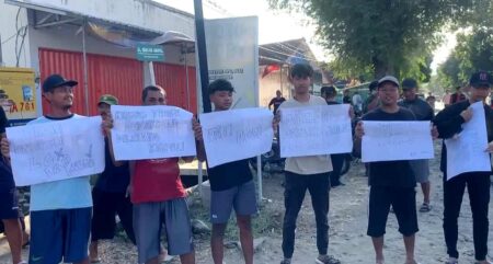 Protes Warga Jenangan Ponorogo, Ini 8 Tuntutan Soal Truk Tambang Foto BeritaJatim.com