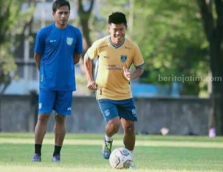 Mantan Pemain Timnas U22 Andik Ardiansyah Resmi Latih Gresik United, Target Kembali ke Liga 2 Jadi Misi Utama Foto BeritaJatim.com