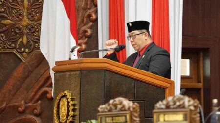 Fraksi PDIP Jatim Dorong Target PAD Naik dalam RPJMD 2025–2029 Foto BeritaJatim.com