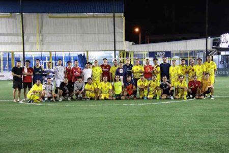 Guyub Lewat Bola: Laga Seru Fun Mini Soccer Gerindra vs Golkar Surabaya Warnai Silaturahmi Politik Foto BeritaJatim.com
