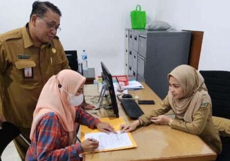 Imbas Sistem TTE Bermasalah di Pusat, Ratusan Dokumen Digital Warga Gresik Belum Dapat Diproses Foto BeritaJatim.com