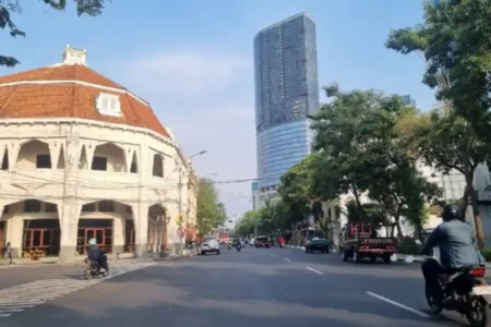 Dukung Larangan Parkir di Jalan Tunjungan, DPRD Surabaya Soroti Estetika dan Akses Wisata Foto BeritaJatim.com