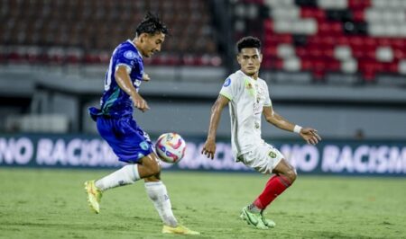 Mikael Tata Bek Persebaya Sakit, Vanenburg Panggil Frengky Missa ke Timnas U-23 Foto BeritaJatim.com