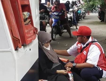 PMI Jember Bersiaga di SPBU hingga Krisis BBM Mereda Foto BeritaJatim.com