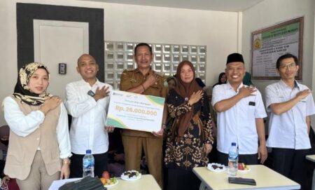 PTPN I Regional 5 Salurkan Bantuan Pendidikan untuk Yayasan Yatim Kepodang Mandiri Foto BeritaJatim.com