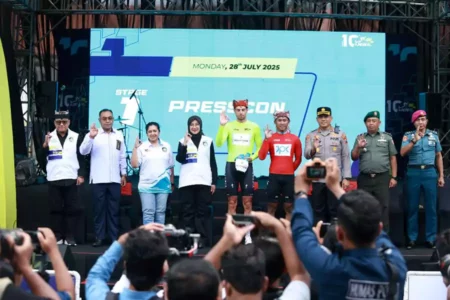 Etape Awal TdBI Lancar No Crash, No Accident Bupati Ipuk: Terimakasih Atas Kolaborasi Banyak Pihak Foto BeritaJatim.com