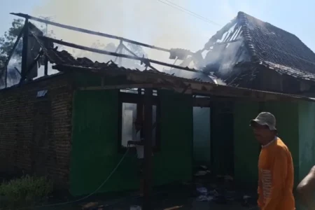 Dua Rumah di Ngawi Ludes Terbakar, Diduga Akibat Korsleting Listrik Foto BeritaJatim.com
