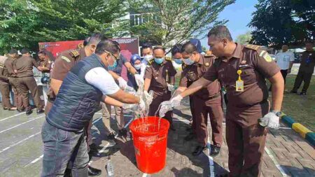 Ribuan Butir Narkoba dan Barang Ilegal Dimusnahkan Kejari Mojokerto, Total 160 Perkara Inkracht Foto BeritaJatim.com