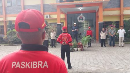 Wabup Djoko Rogoh Kocek untuk Bonus Kontingen Paskibra Jember Foto BeritaJatim.com