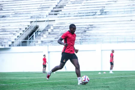 Tambah Daya Gedor Lini Depan, Persik Kediri Rekrut Striker Prancis Sylvain Atieda Foto BeritaJatim.com