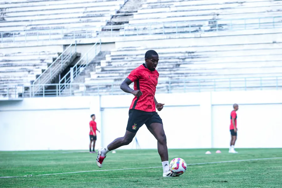 Tambah Daya Gedor Lini Depan, Persik Kediri Rekrut Striker Prancis Sylvain Atieda Foto BeritaJatim.com