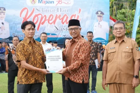 Kota Kediri Serahkan 46 Badan Hukum Koperasi Merah Putih, Gus Qowim: Ini Soko Guru Ekonomi Bangsa Foto BeritaJatim.com