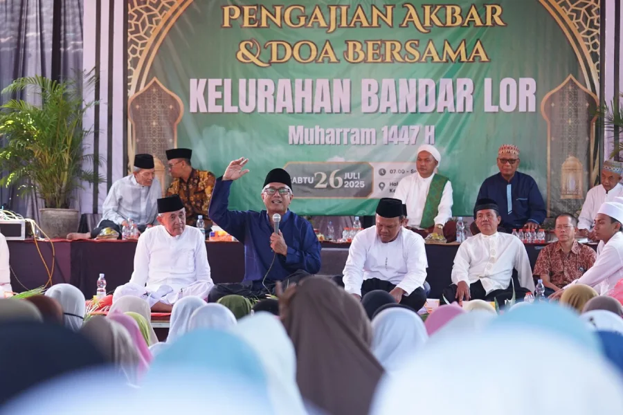 Gus Qowim Ajak Warga Jadi Pribadi Kuat di Pengajian Umum Bandar Lor Kediri Foto BeritaJatim.com