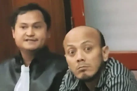 Didakwa KDRT, Pria Surabaya Usir Istri dan Anak Hanya karena Terima Telepon Foto BeritaJatim.com