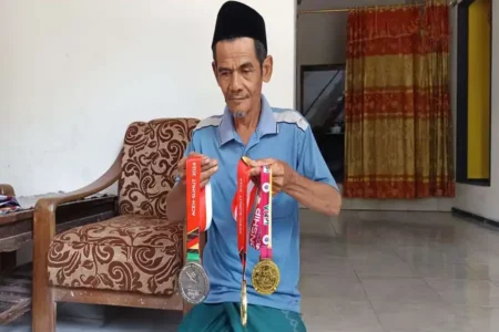 Juara Asia, Atlet Muaythai Asal Tongas Probolinggo Pulang Kampung Diarak Warga Naik Gerobak Foto BeritaJatim.com