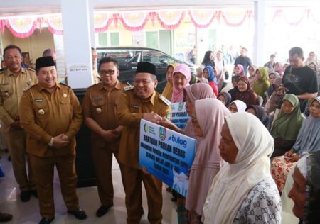 Pemerintah Jombang Salurkan 2.200 Ton Beras CPP 2025 untuk Masyarakat Terdampak Inflasi Foto BeritaJatim.com