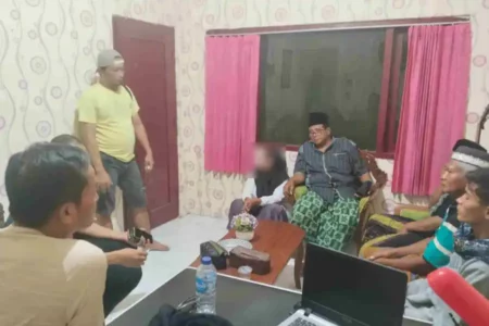 Dugaan Perselingkuhan, Suami di Gresik Gerebek Istri Berduaan dengan Bos Toko Buah-Sayur Foto BeritaJatim.com