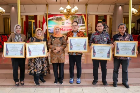 Sabet 5 Penghargaan BKN, Khofifah: Pemprov Jatim Role Model dan Lumbung Talenta Nasional Foto BeritaJatim.com