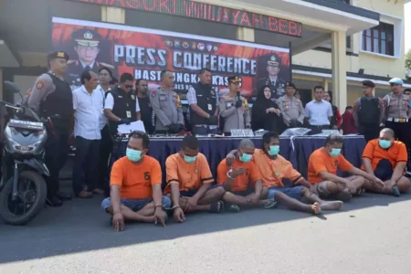 Pernah Beraksi di 7 TKP, Dua Pelaku Curanmor Dibekuk Polres Bondowoso Tengah Malam Foto BeritaJatim.com