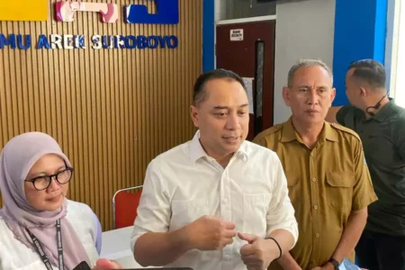 Taksi Listrik Vietnam Masuk Surabaya, Begini Tanggapan Wali Kota Eri Cahyadi Foto BeritaJatim.com