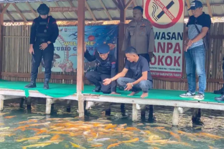 Granat Ditemukan di Dasar Sungai Wisata Pelang Tuban Foto BeritaJatim.com